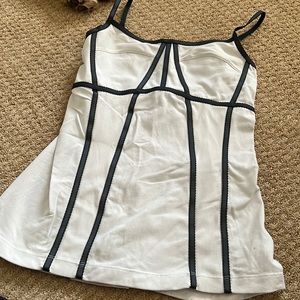 Lululemon tank and grey piping